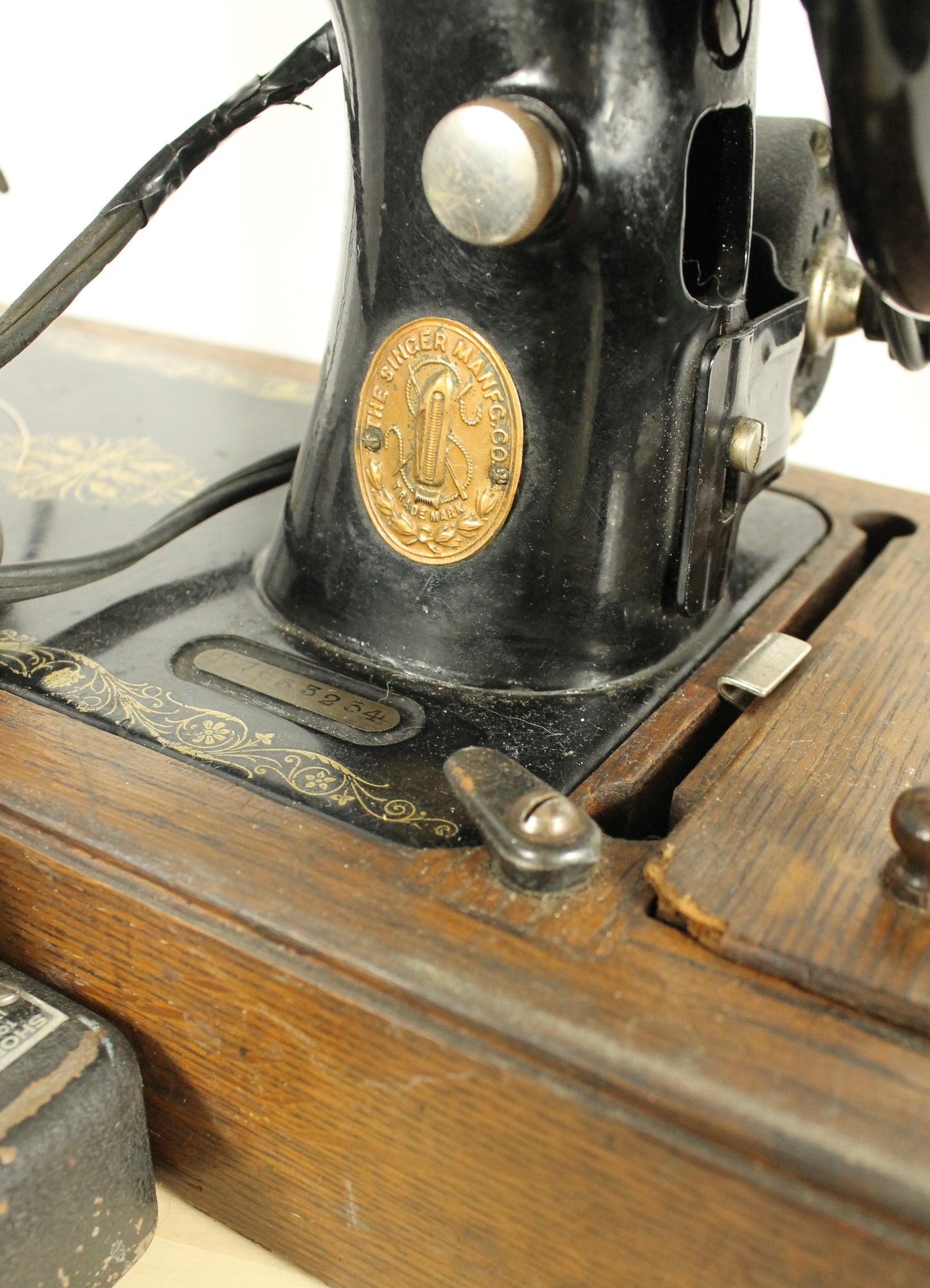 Antique 1917 Singer 66 Sewing Machine with Filigree Decals