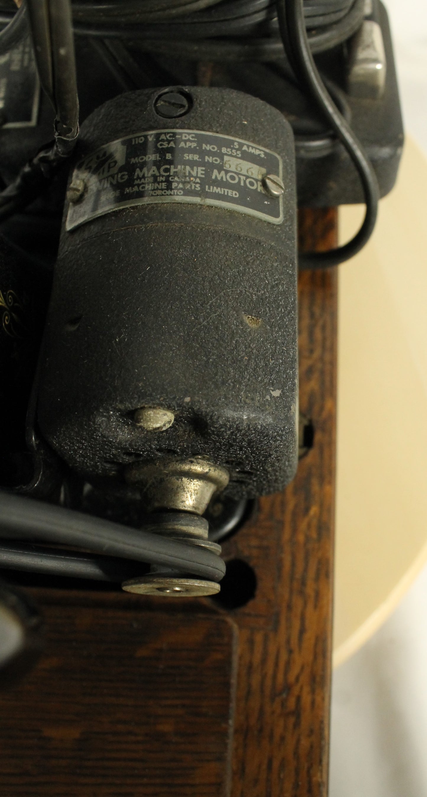 Antique 1917 Singer 66 Sewing Machine with Filigree Decals