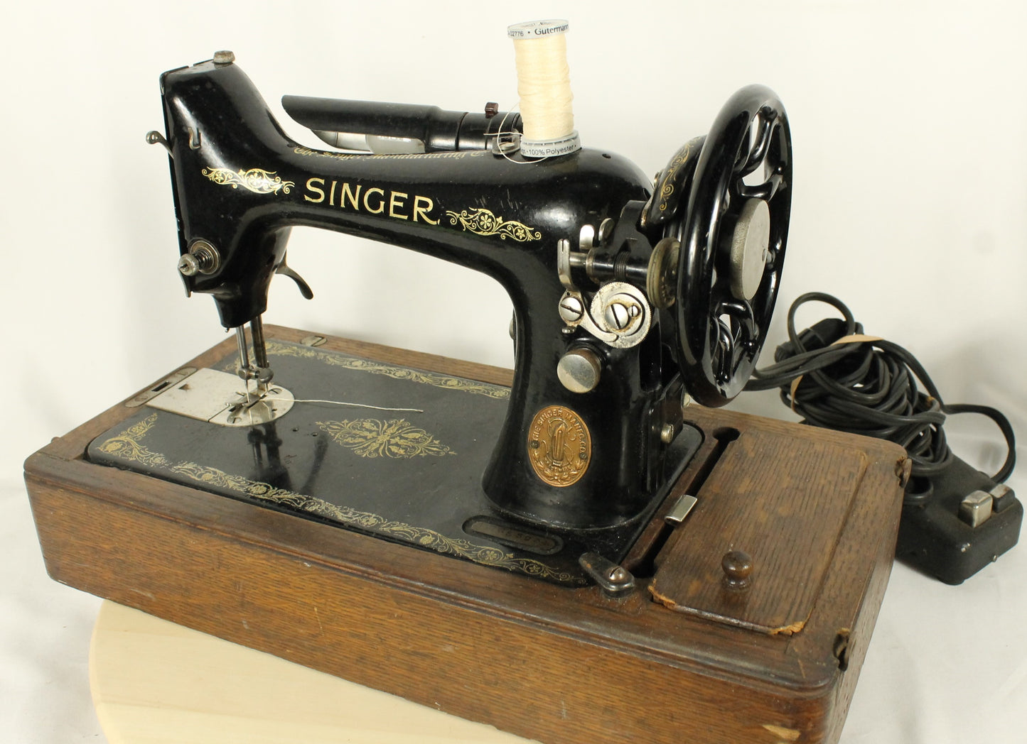 Antique 1917 Singer 66 Sewing Machine with Filigree Decals