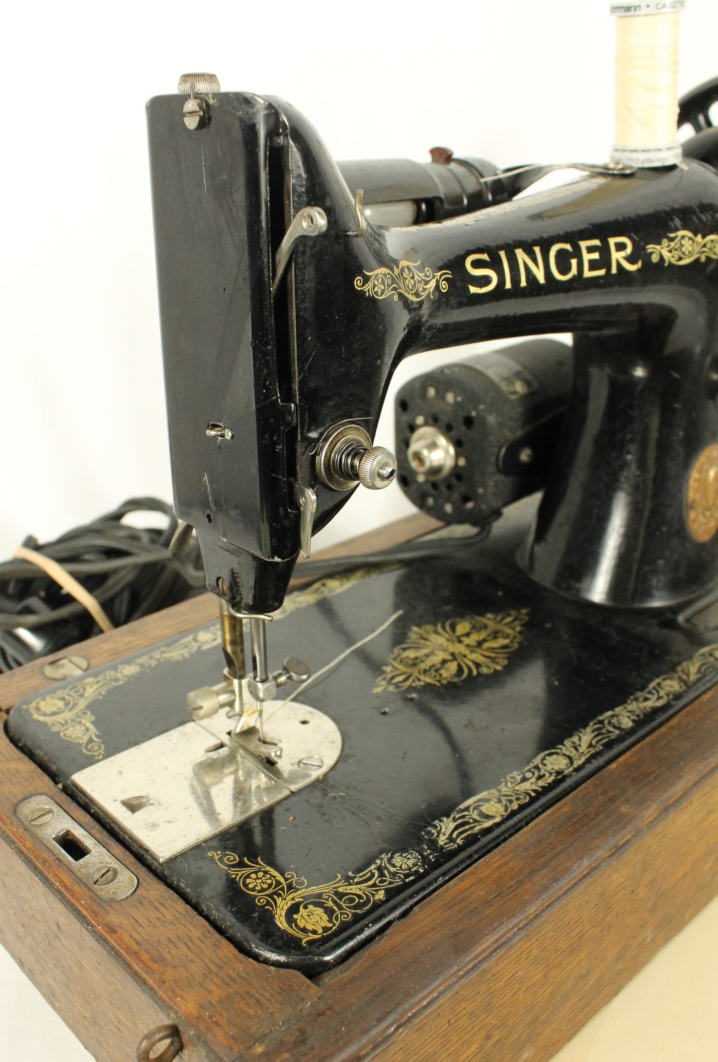 Antique 1917 Singer 66 Sewing Machine with Filigree Decals