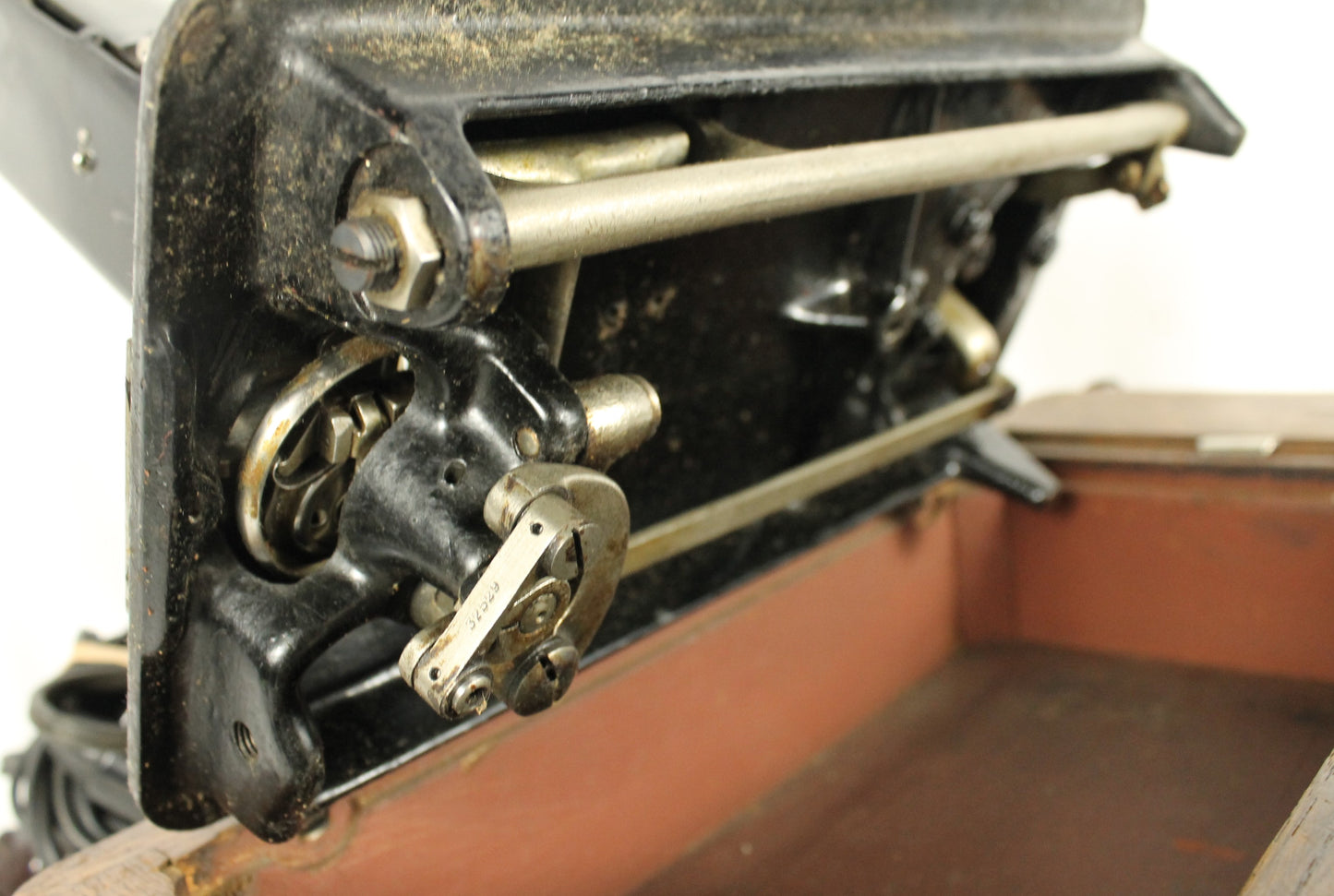 Antique 1917 Singer 66 Sewing Machine with Filigree Decals