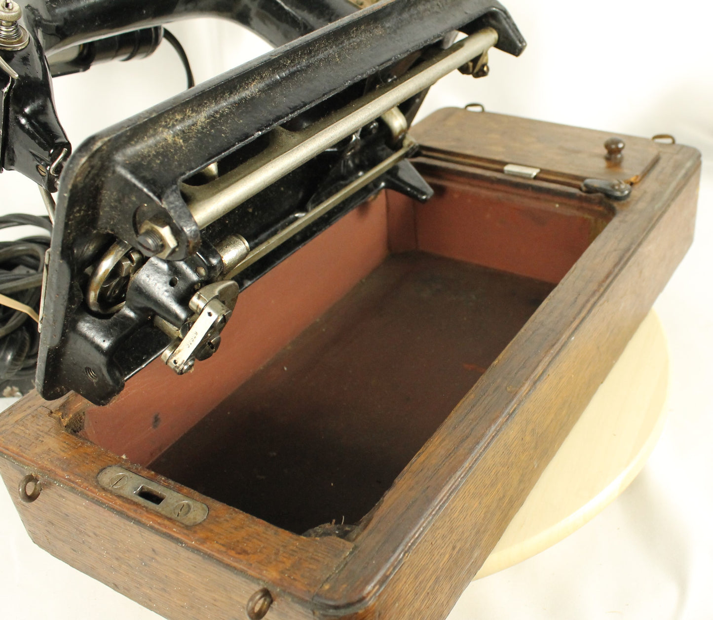 Antique 1917 Singer 66 Sewing Machine with Filigree Decals