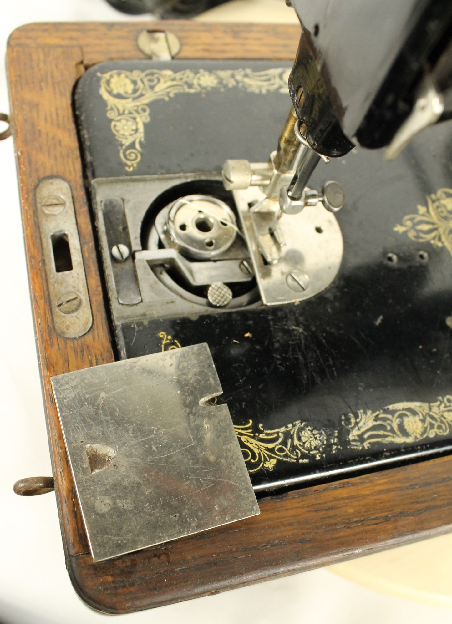 Antique 1917 Singer 66 Sewing Machine with Filigree Decals