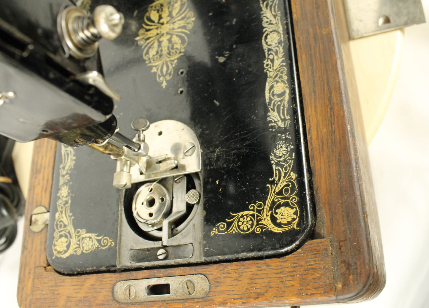 Antique 1917 Singer 66 Sewing Machine with Filigree Decals