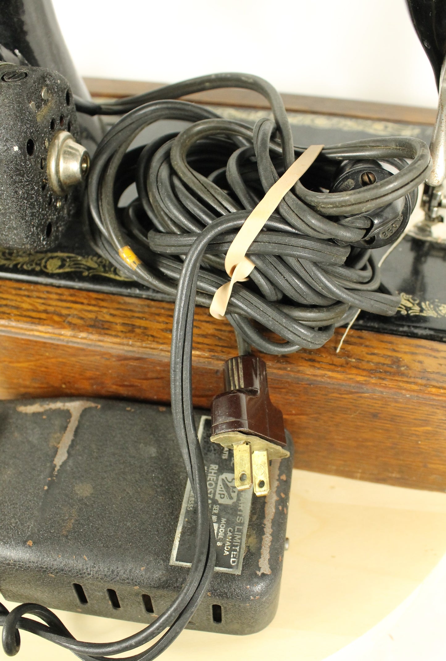 Antique 1917 Singer 66 Sewing Machine with Filigree Decals