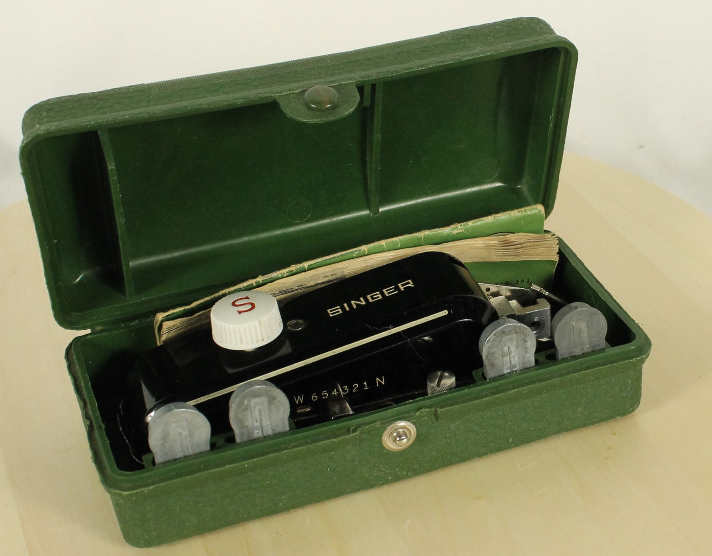 Antique 1917 Singer 66 Sewing Machine with Filigree Decals