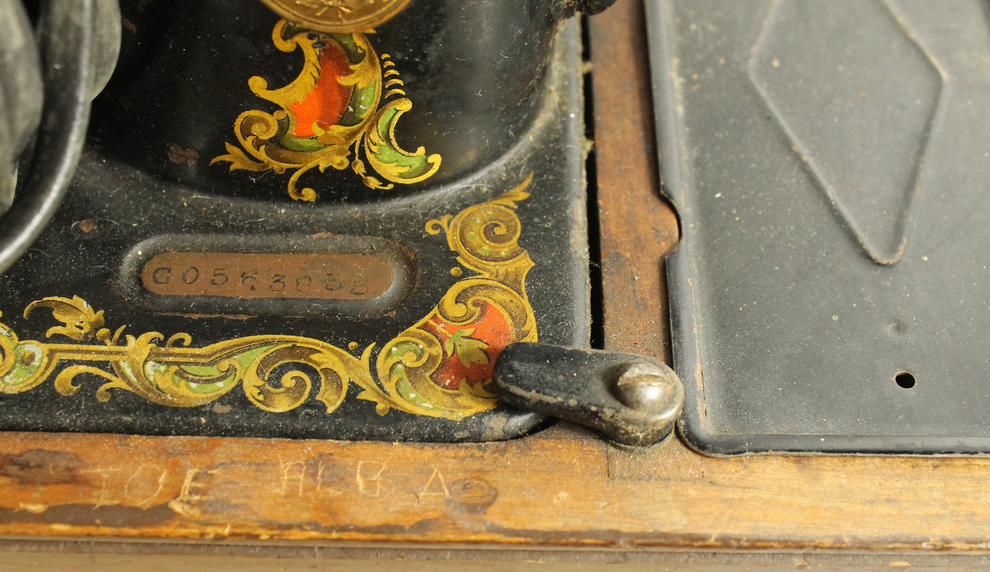 Antique 1923 Singer Model 128-3 "Red Eye" Sewing Machine with Case and Buttonholer Attachment