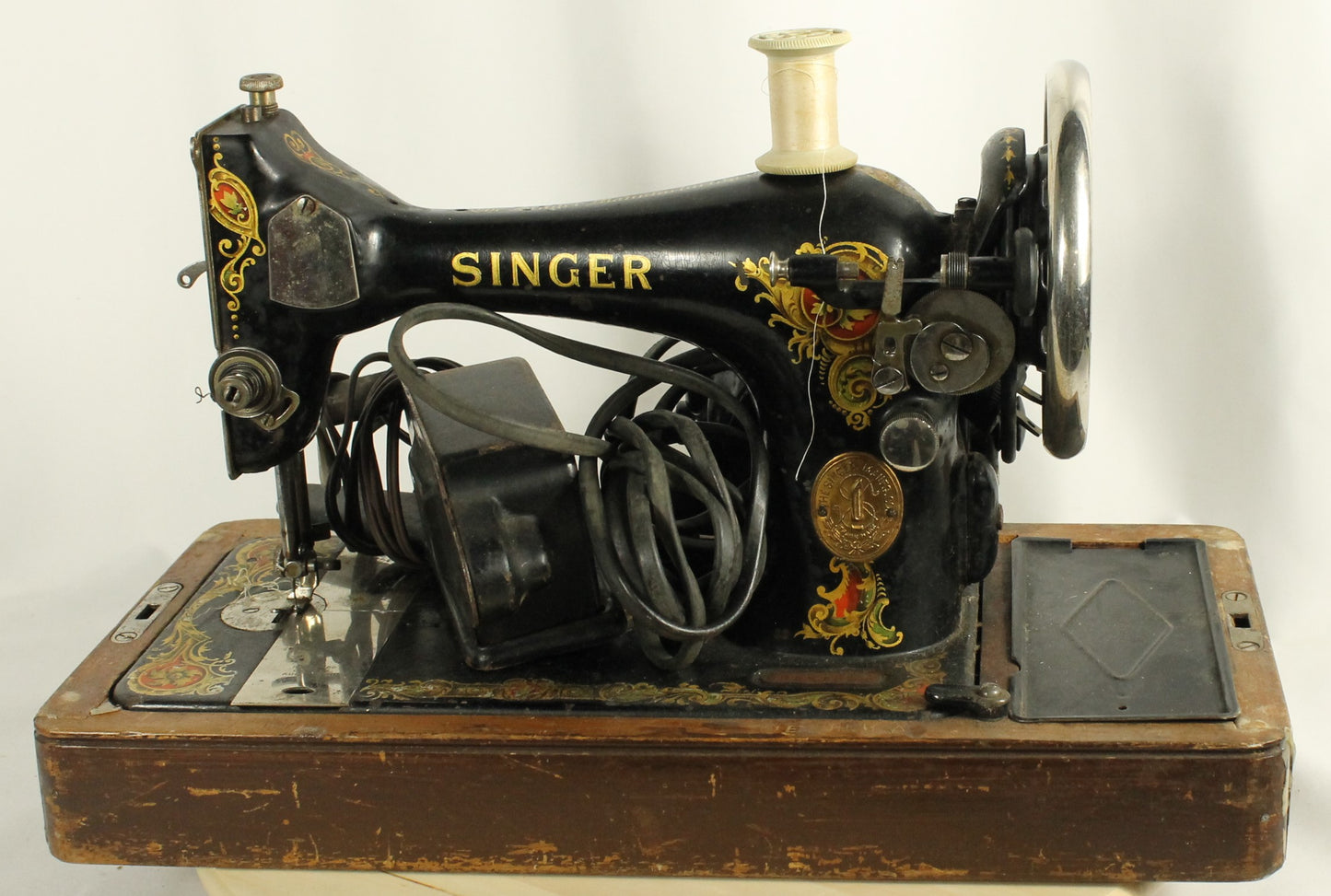Antique 1923 Singer Model 128-3 "Red Eye" Sewing Machine with Case and Buttonholer Attachment