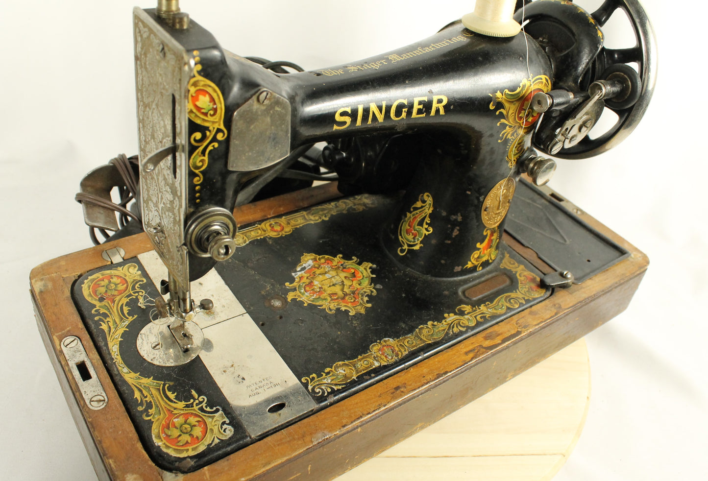 Antique 1923 Singer Model 128-3 "Red Eye" Sewing Machine with Case and Buttonholer Attachment