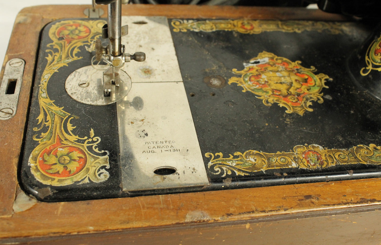 Antique 1923 Singer Model 128-3 "Red Eye" Sewing Machine with Case and Buttonholer Attachment