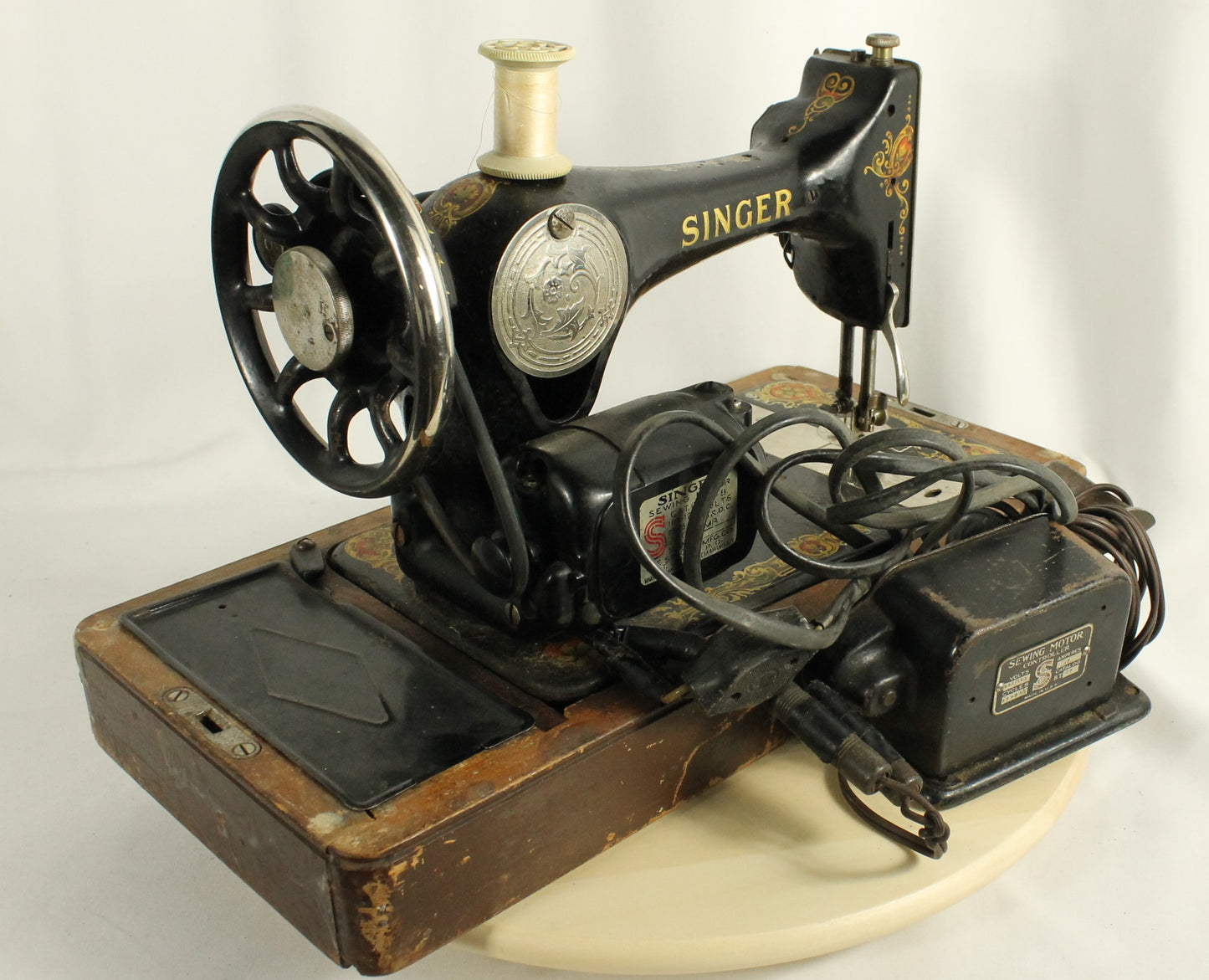 Antique 1923 Singer Model 128-3 "Red Eye" Sewing Machine with Case and Buttonholer Attachment