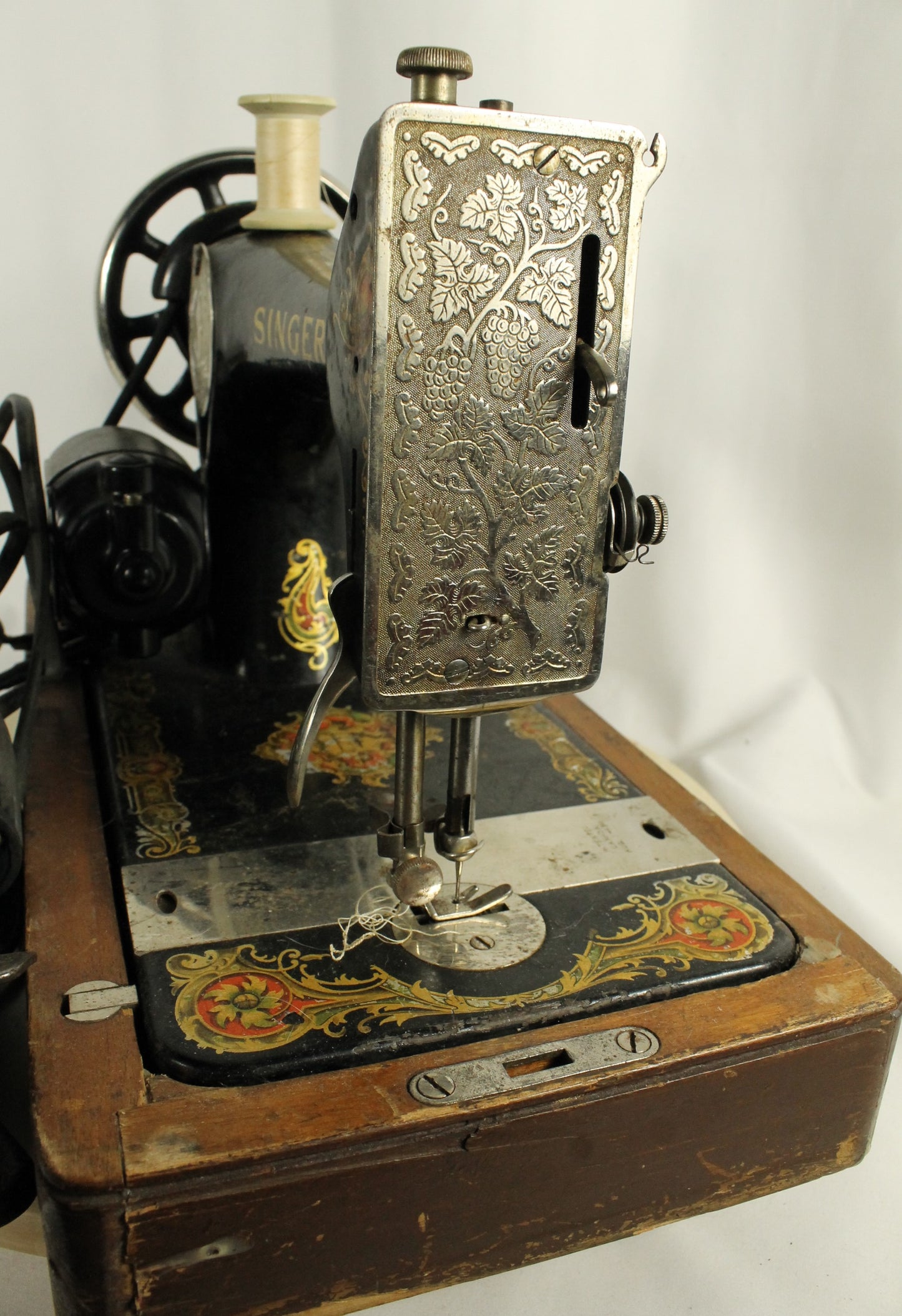 Antique 1923 Singer Model 128-3 "Red Eye" Sewing Machine with Case and Buttonholer Attachment