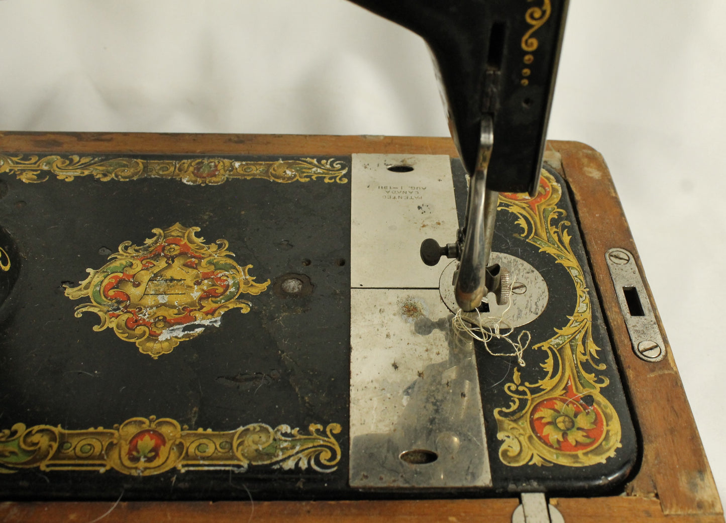 Antique 1923 Singer Model 128-3 "Red Eye" Sewing Machine with Case and Buttonholer Attachment