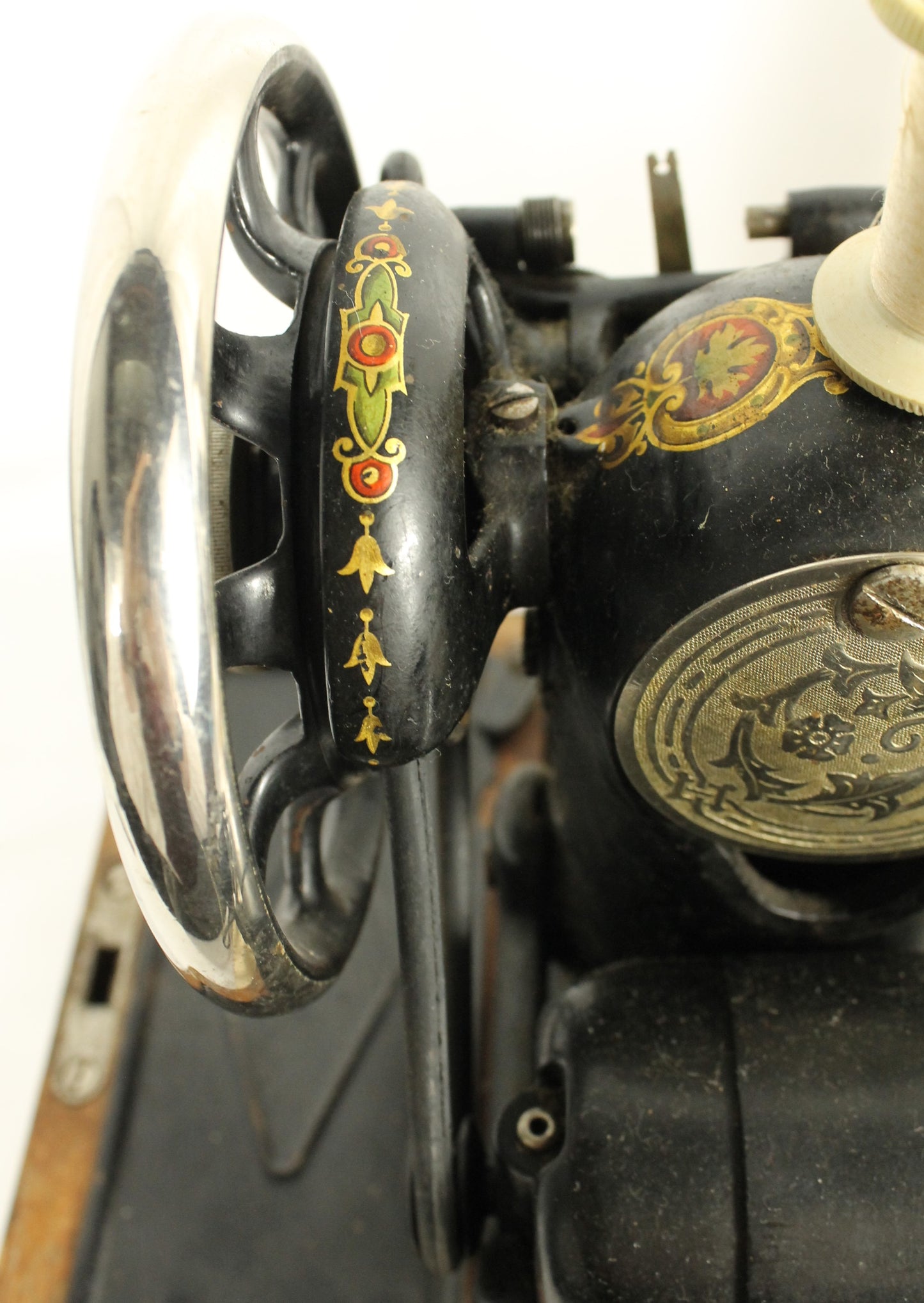 Antique 1923 Singer Model 128-3 "Red Eye" Sewing Machine with Case and Buttonholer Attachment