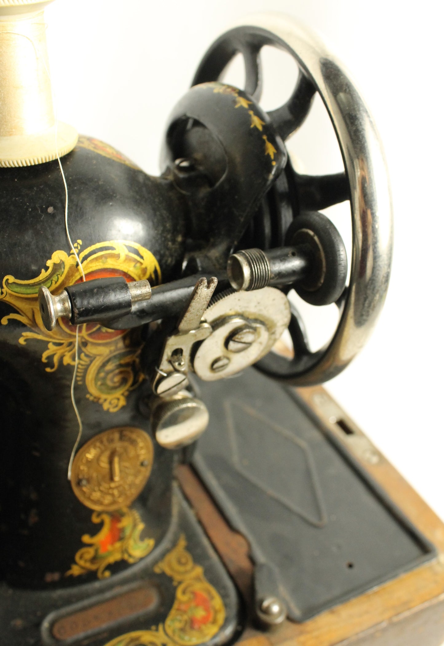 Antique 1923 Singer Model 128-3 "Red Eye" Sewing Machine with Case and Buttonholer Attachment