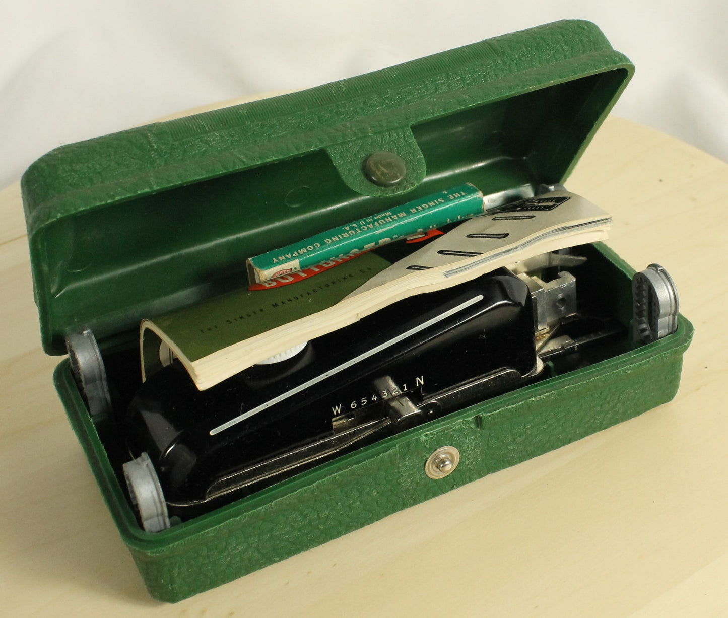 Antique 1923 Singer Model 128-3 "Red Eye" Sewing Machine with Case and Buttonholer Attachment