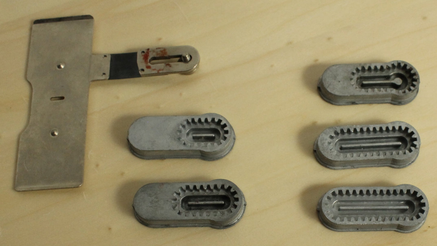 Antique 1923 Singer Model 128-3 "Red Eye" Sewing Machine with Case and Buttonholer Attachment