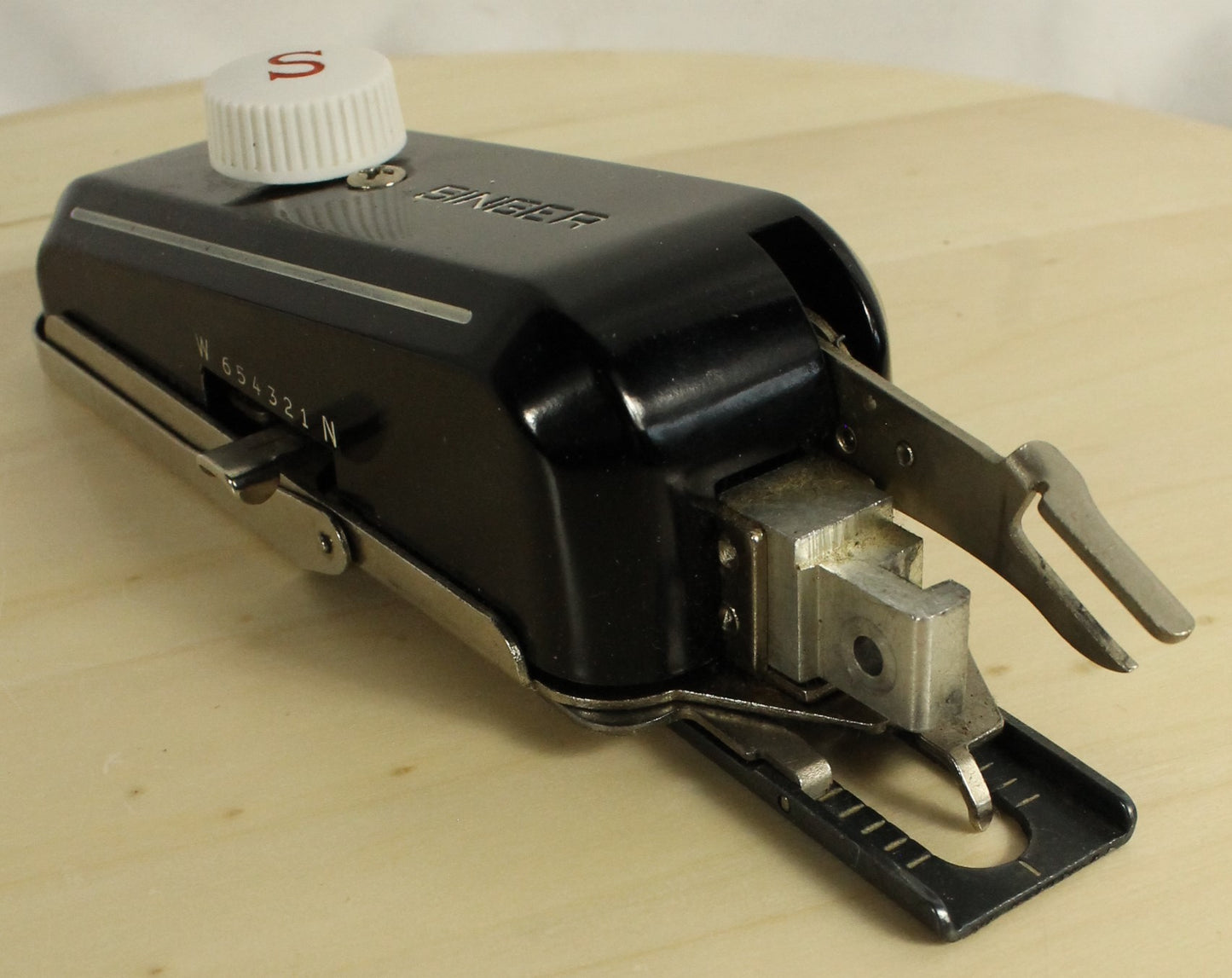 Antique 1923 Singer Model 128-3 "Red Eye" Sewing Machine with Case and Buttonholer Attachment