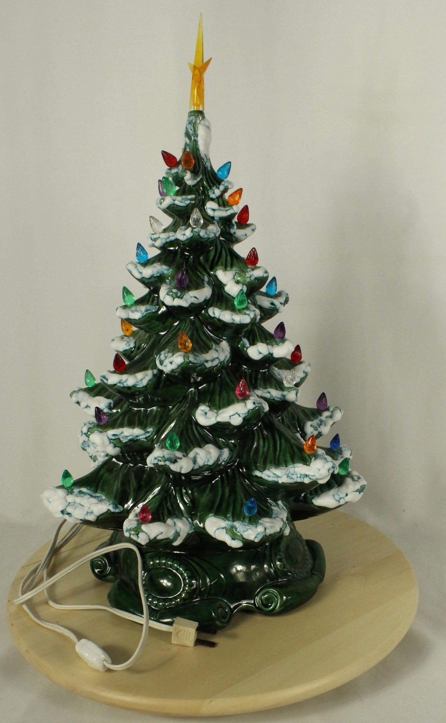 Vintage Atlantic Mold Ceramic Musical Christmas Tree - Dated 1979 (19.5" Tall)