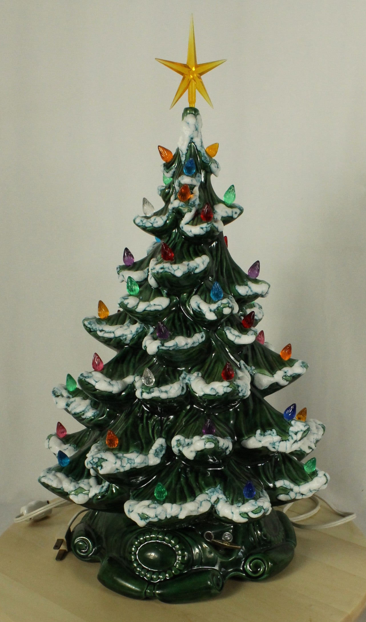 Vintage Atlantic Mold Ceramic Musical Christmas Tree - Dated 1979 (19.5" Tall)