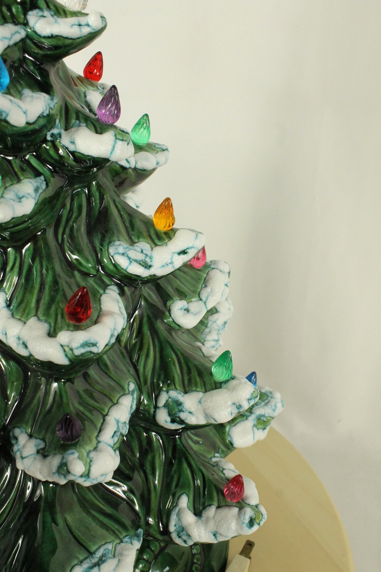 Vintage Atlantic Mold Ceramic Musical Christmas Tree - Dated 1979 (19.5" Tall)