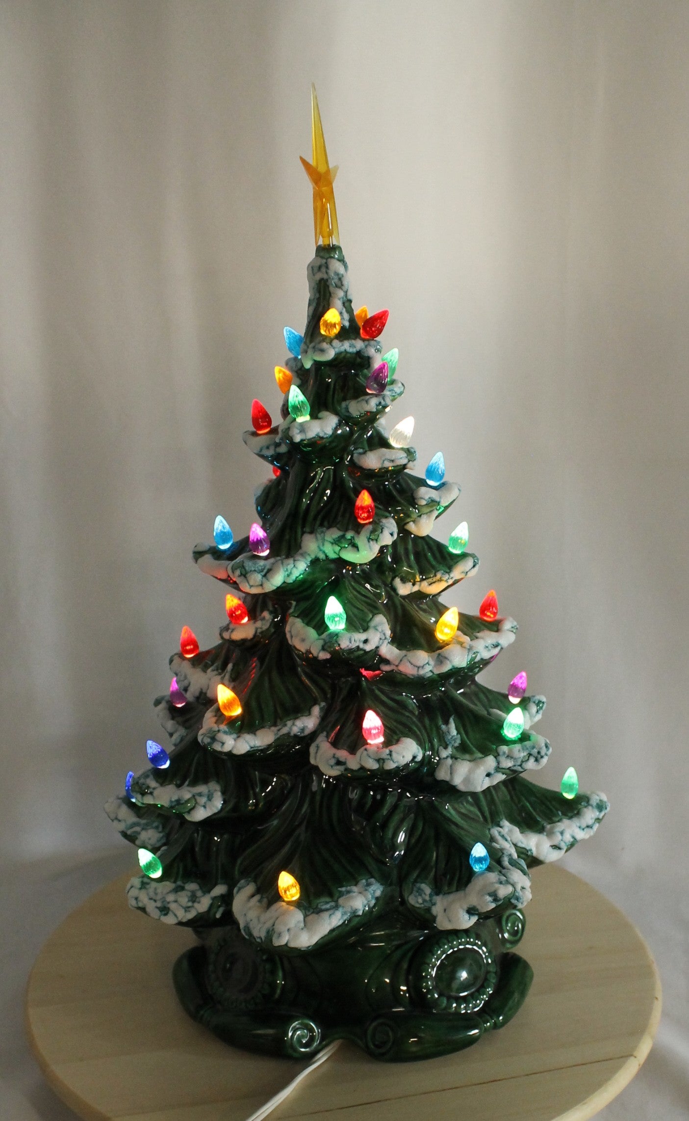 Vintage Atlantic Mold Ceramic Musical Christmas Tree - Dated 1979 (19.5" Tall)