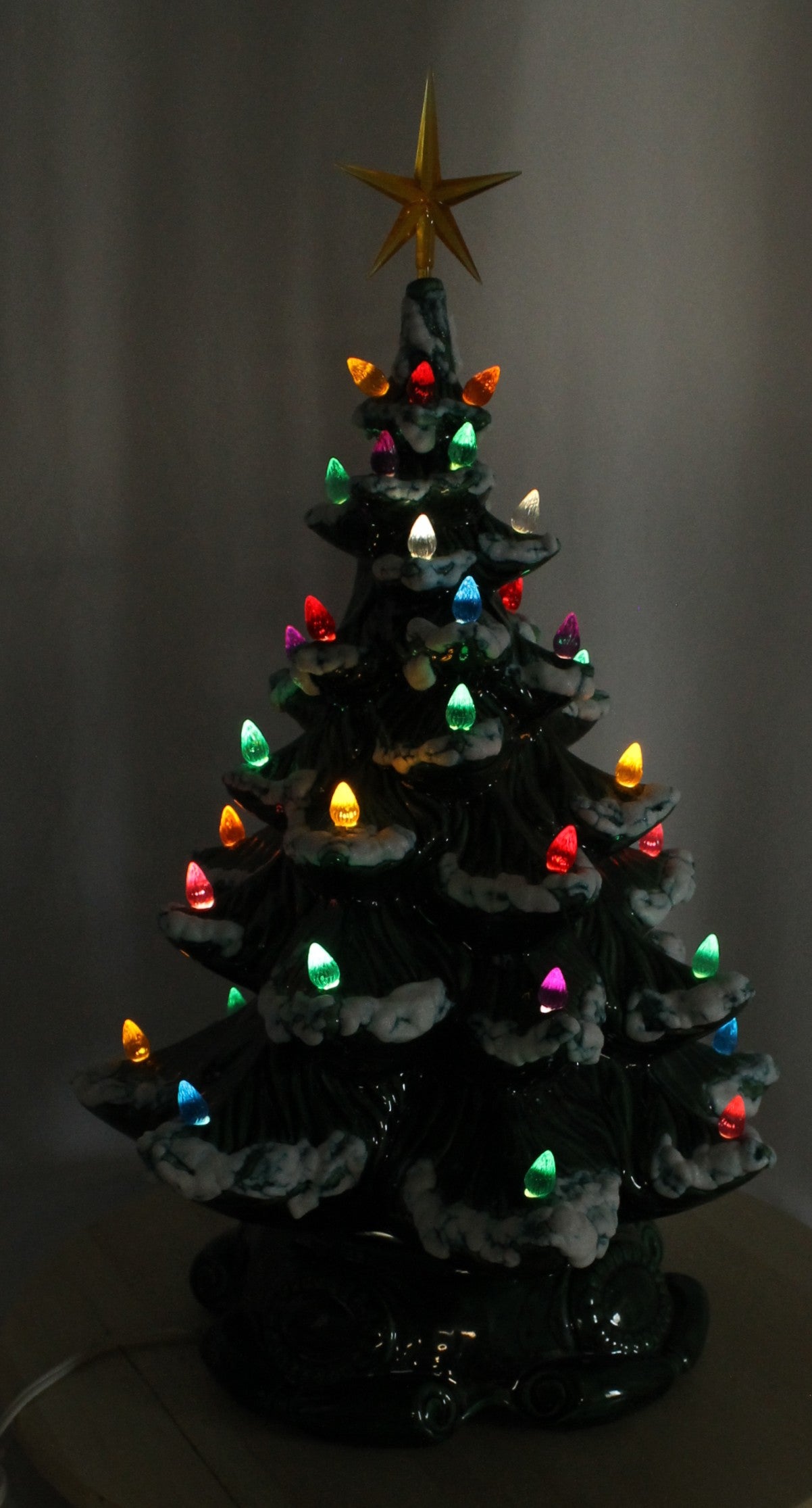 Vintage Atlantic Mold Ceramic Musical Christmas Tree - Dated 1979 (19.5" Tall)