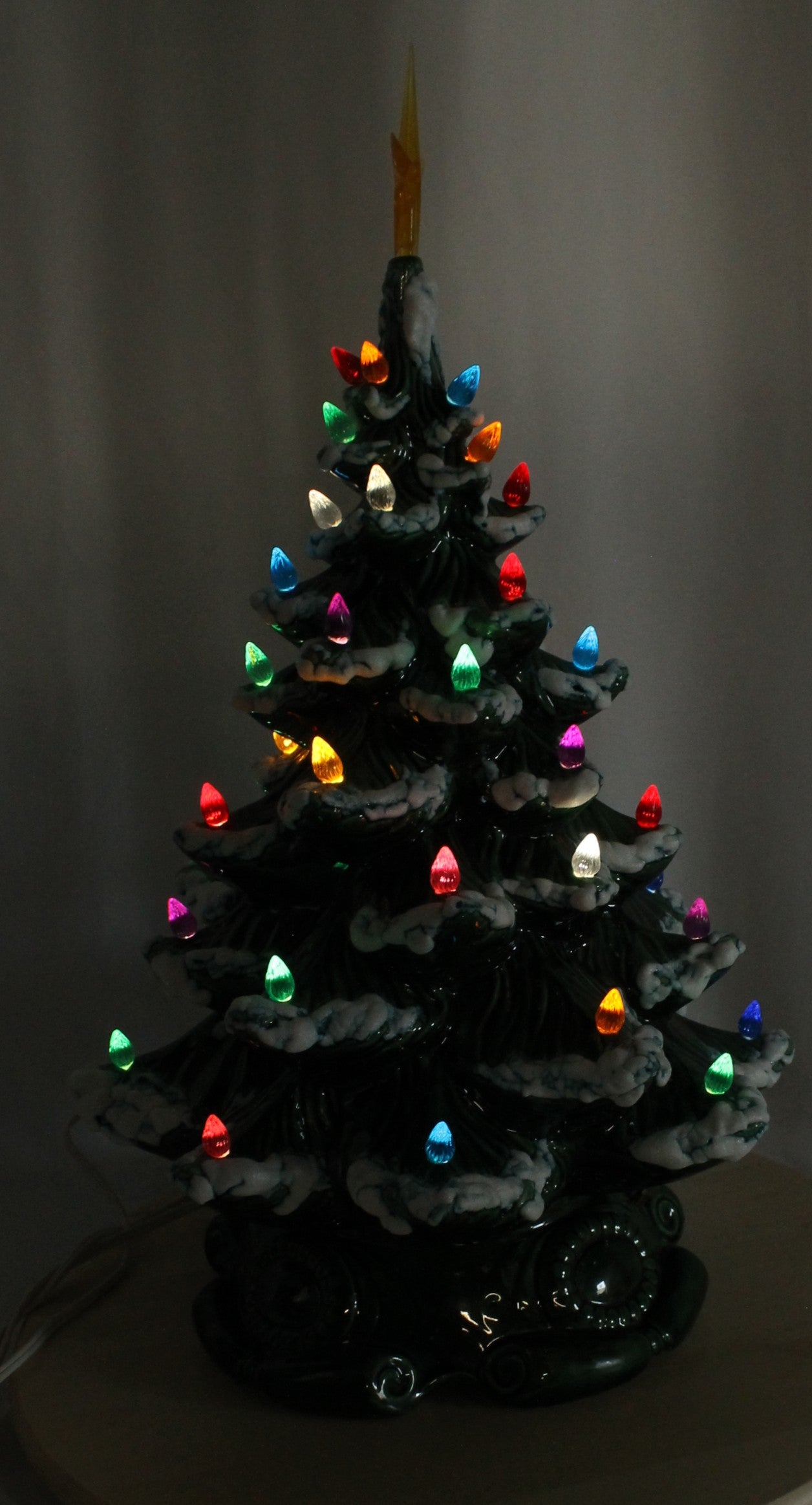 Vintage Atlantic Mold Ceramic Musical Christmas Tree - Dated 1979 (19.5" Tall)