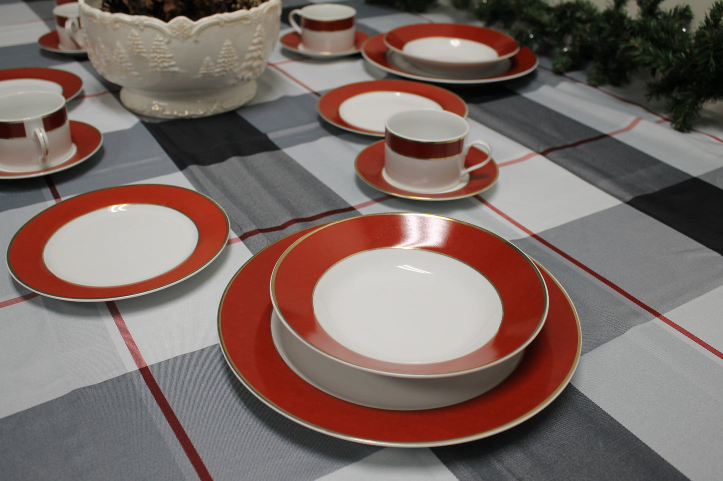 Elegant Holiday Dinnerware Set (20-Piece, Service for 4)
