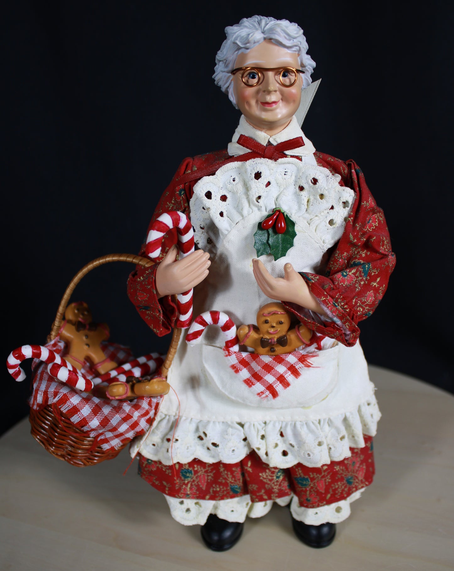 Heirloom Christmas Village: Kirkland Signature 11-Piece Fabric Mâché Santa Photo Scene
