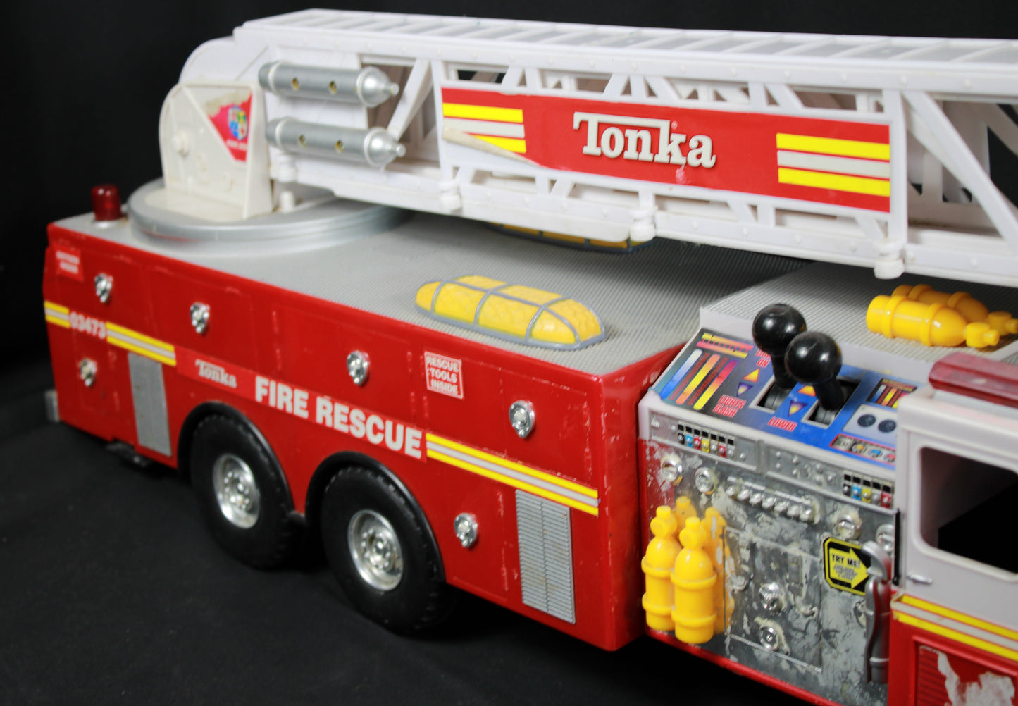 Tonka Hasbro Fire Rescue Motorized Aerial Ladder Truck #03473