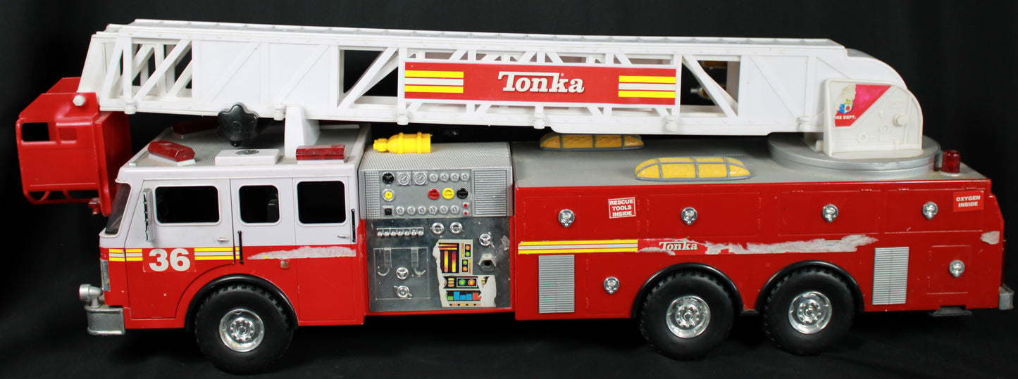 Tonka Hasbro Fire Rescue Motorized Aerial Ladder Truck #03473