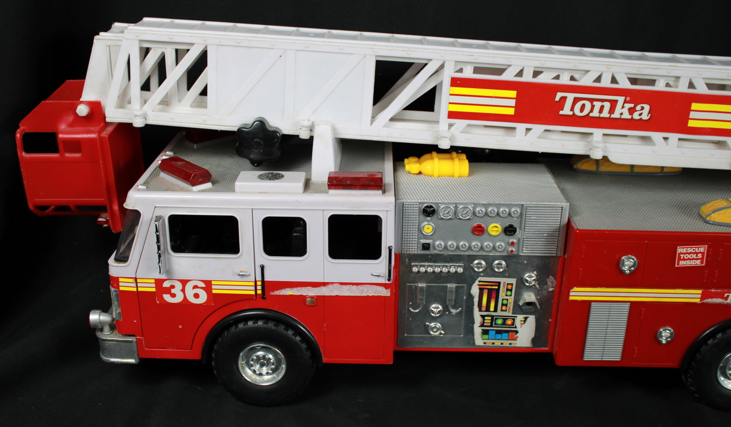 Tonka Hasbro Fire Rescue Motorized Aerial Ladder Truck #03473