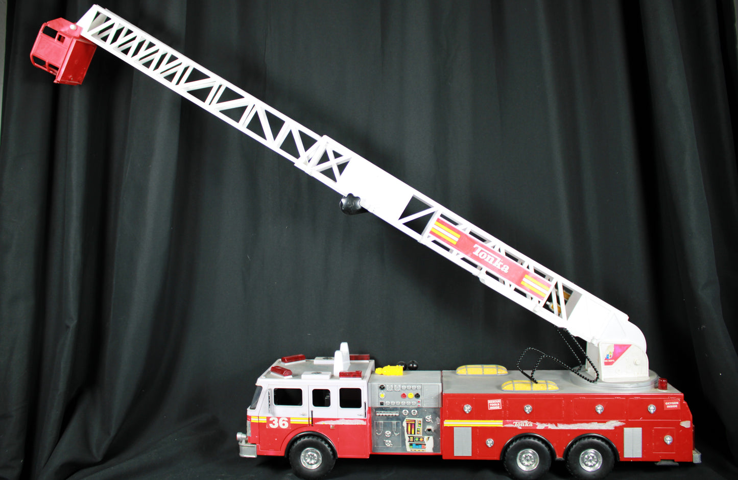 Tonka Hasbro Fire Rescue Motorized Aerial Ladder Truck #03473