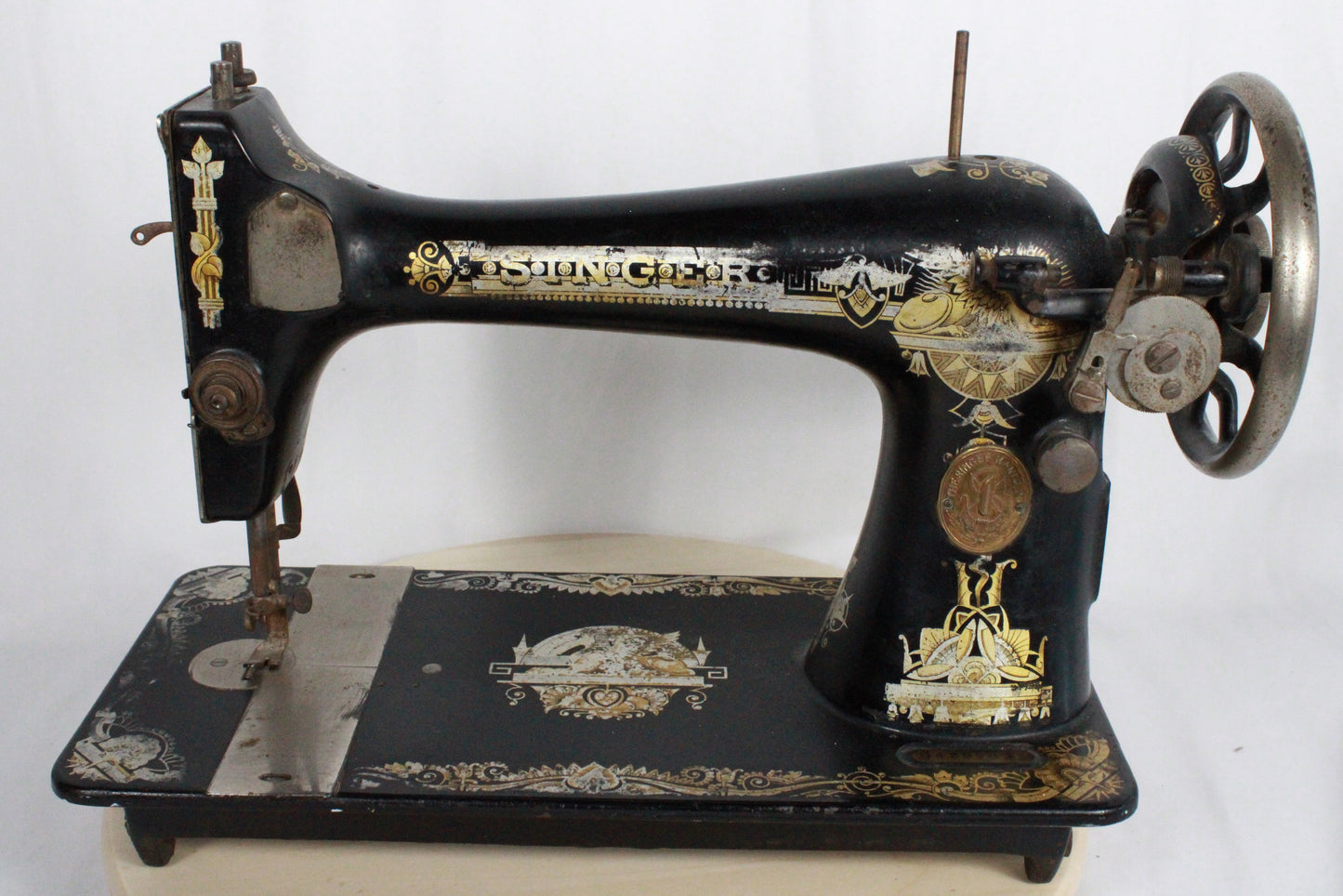 Antique Singer Model 128 Sewing Machine Serial G4392592