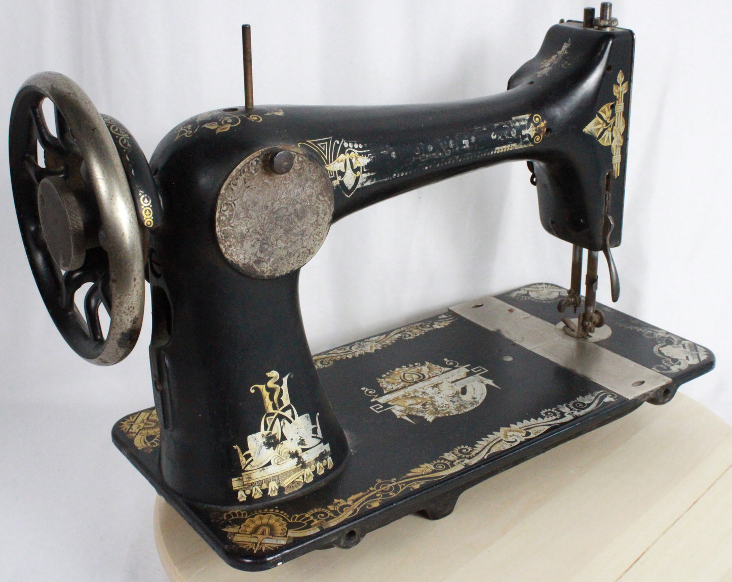 Antique Singer Model 128 Sewing Machine Serial G4392592