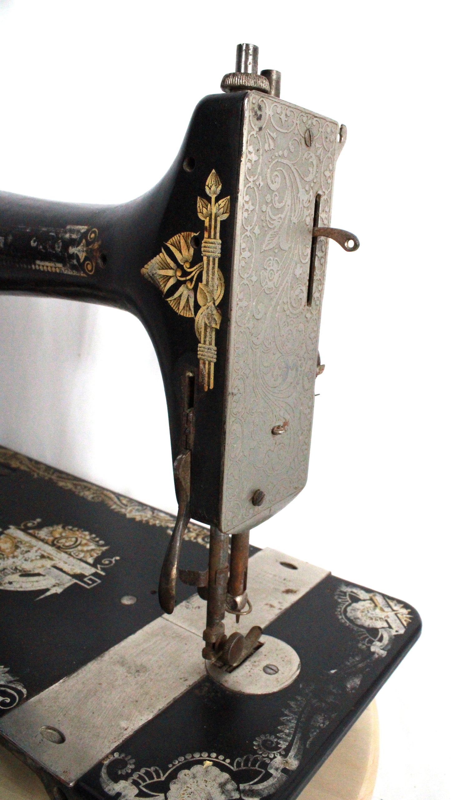 Antique Singer Model 128 Sewing Machine Serial G4392592