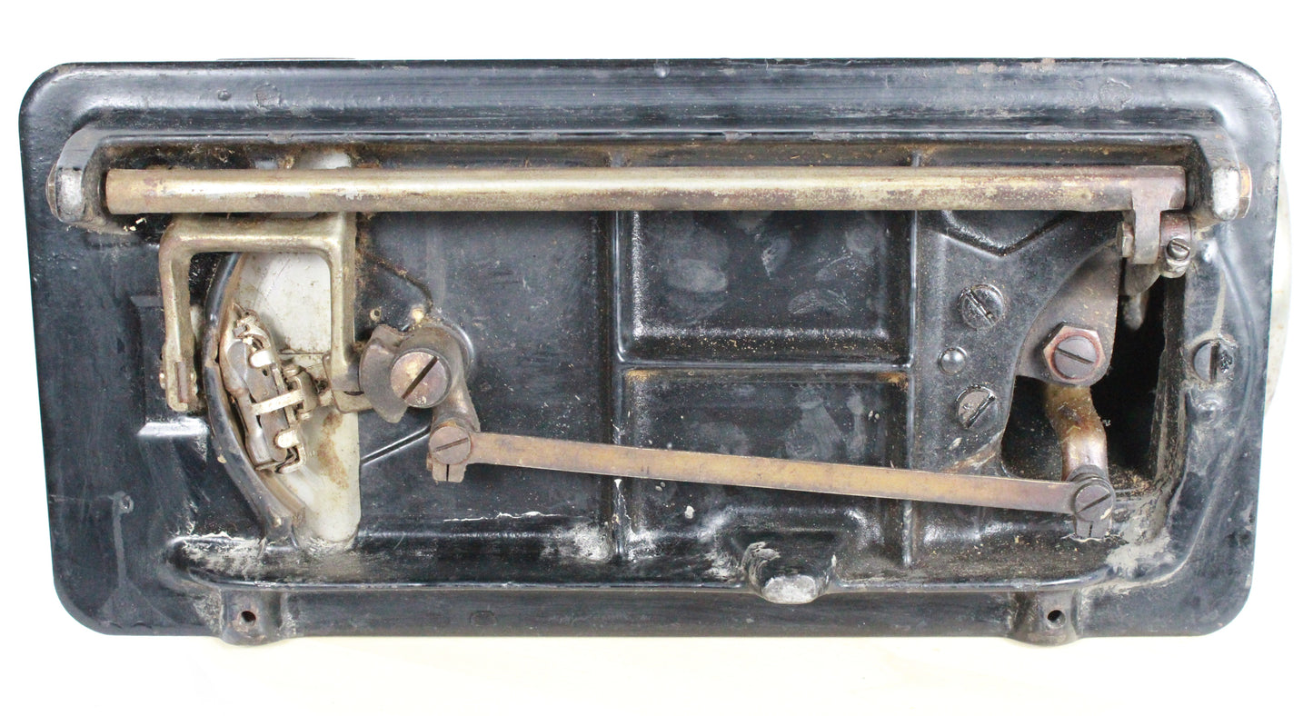 Antique Singer Model 128 Sewing Machine Serial G4392592
