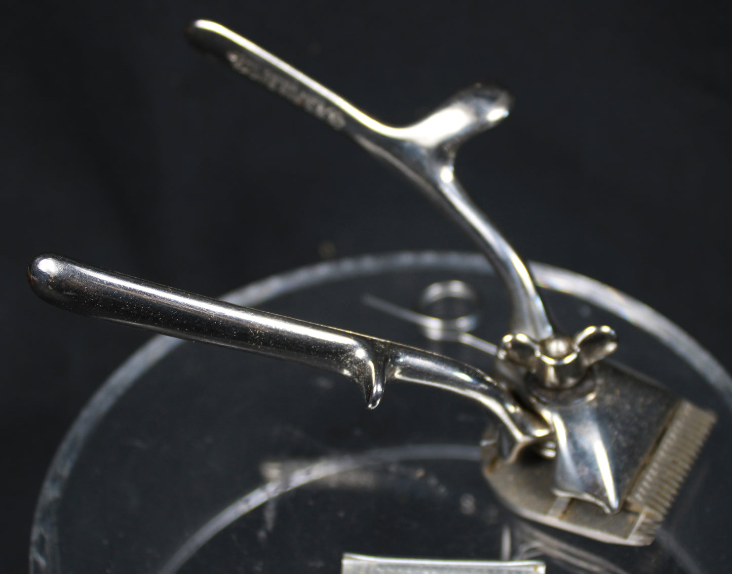 Vintage Barber Chic: Antique Oster No 000 Manual Hand Clippers with Original Box
