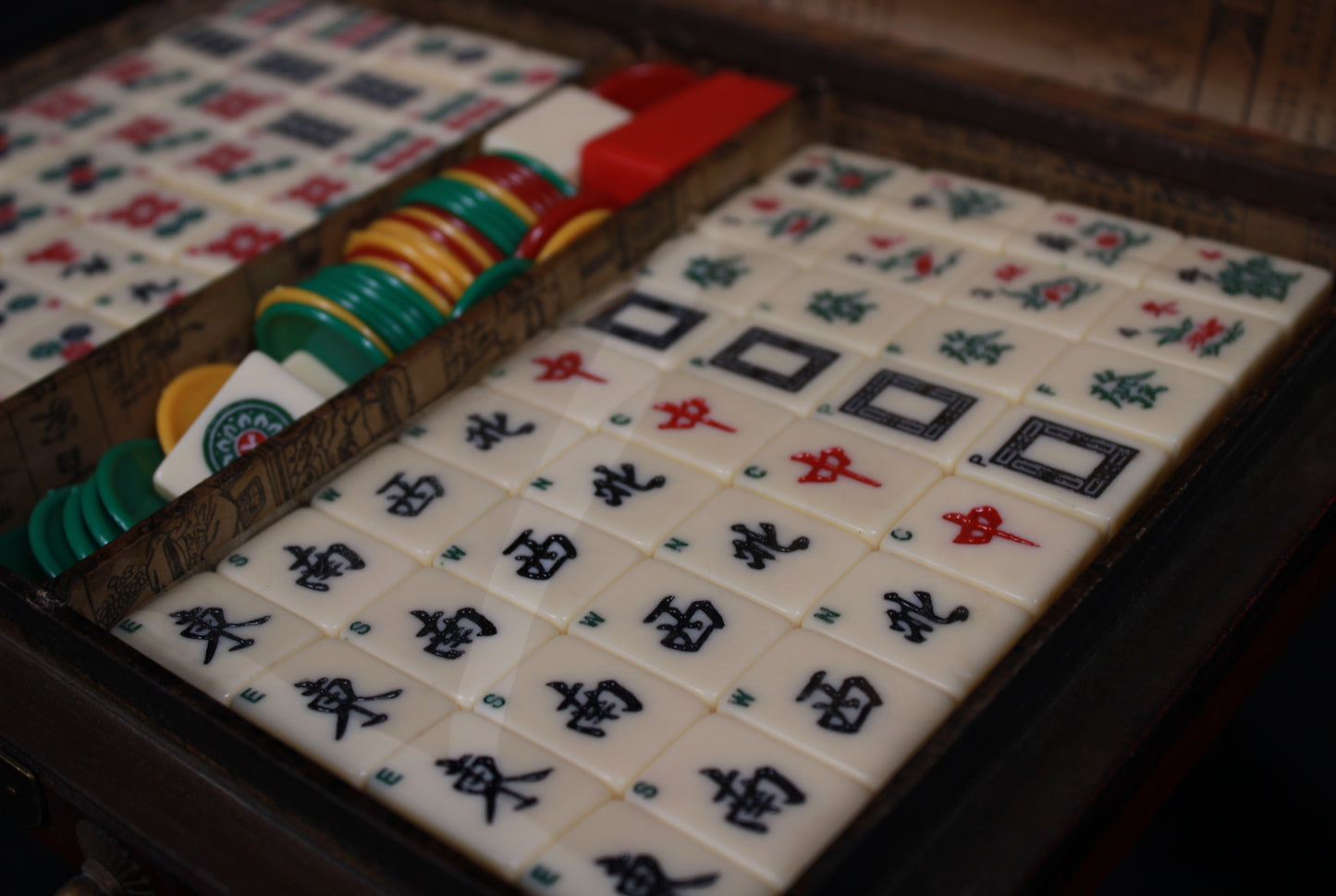 Chinese Mahjong Set with Dragon and Phoenix Embellished Case