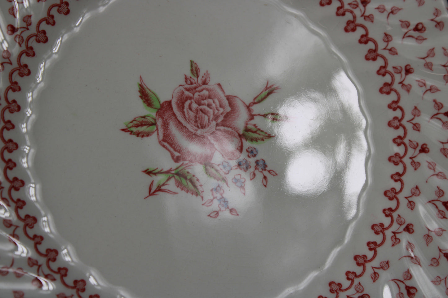 Vintage Johnson Bros Rose Bouquet Dinnerware Set - Made in England