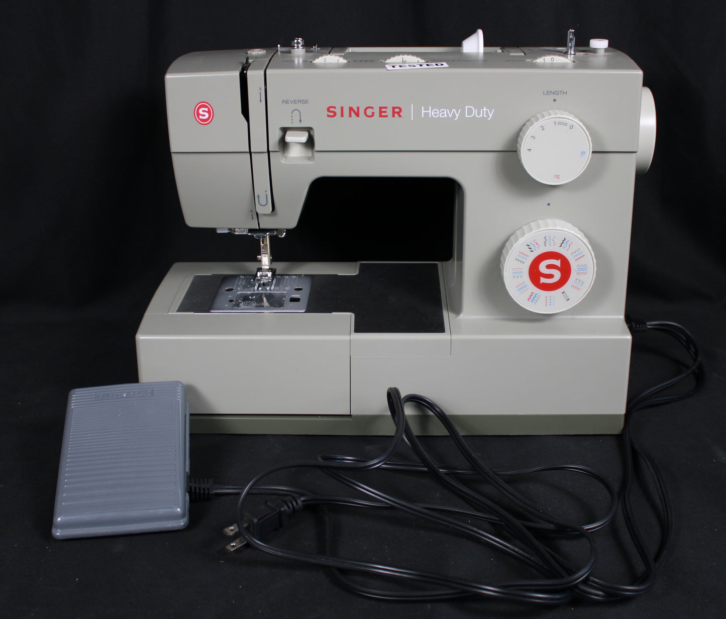 Singer Heavy Duty 4452 Sewing Machine with Foot Pedal and Accessories