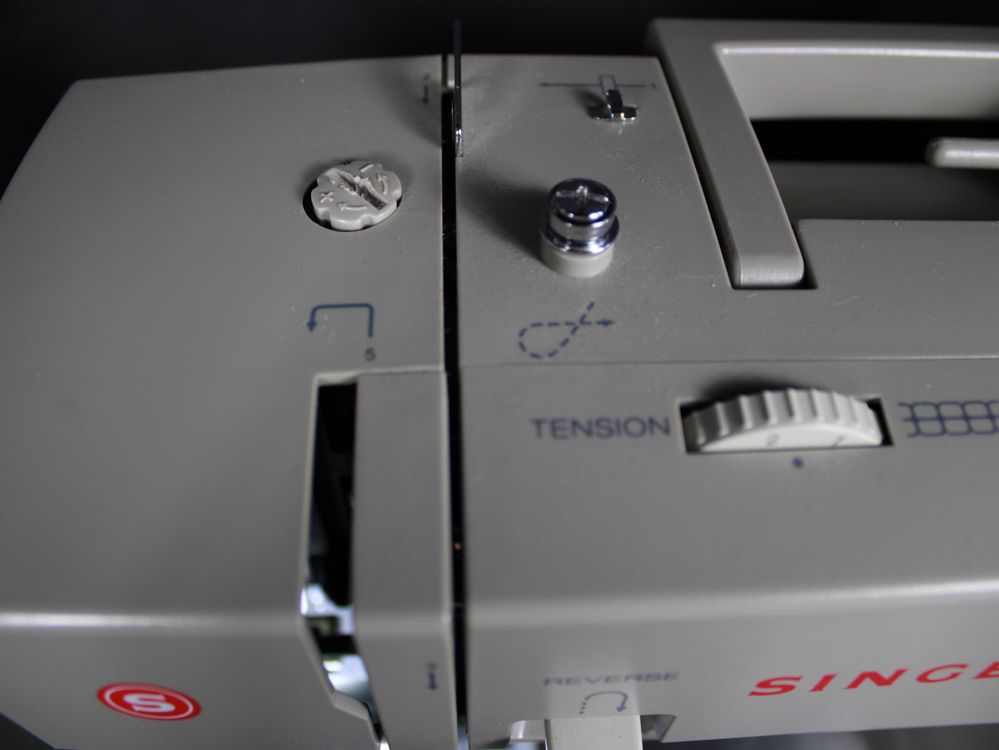 Singer Heavy Duty 4452 Sewing Machine with Foot Pedal and Accessories