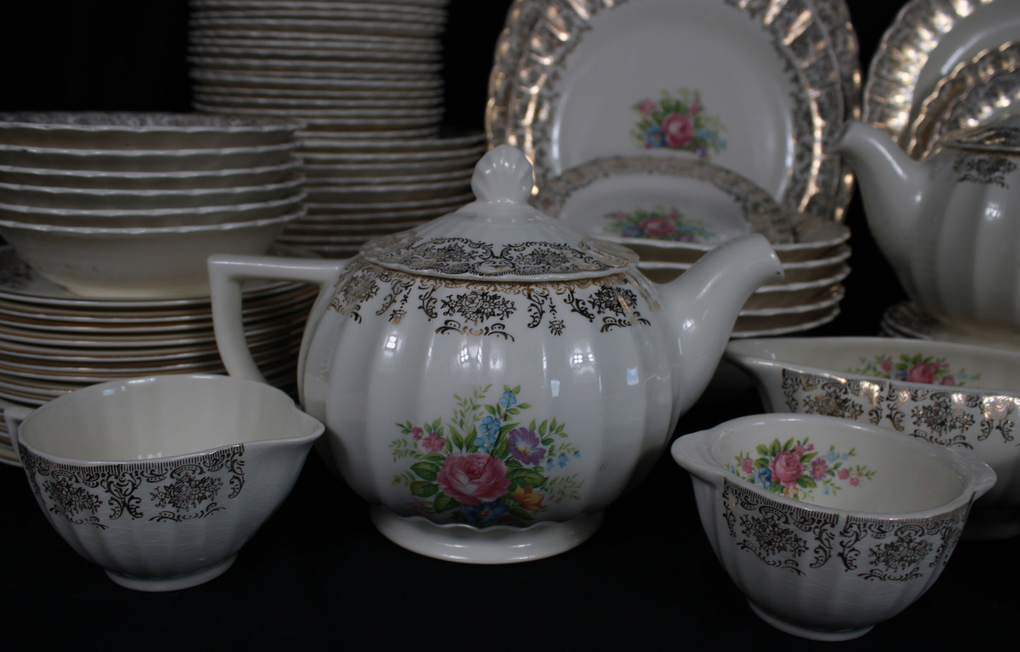 Limoges USA Rosalie Dinnerware Set - Warranted 22K Gold 126pcs