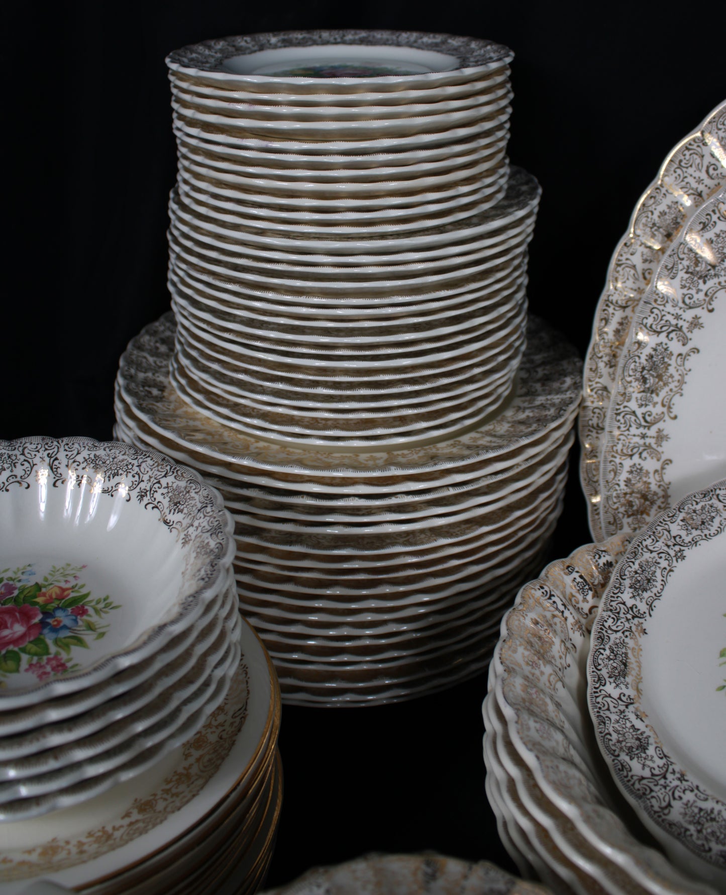 Limoges USA Rosalie Dinnerware Set - Warranted 22K Gold 126pcs