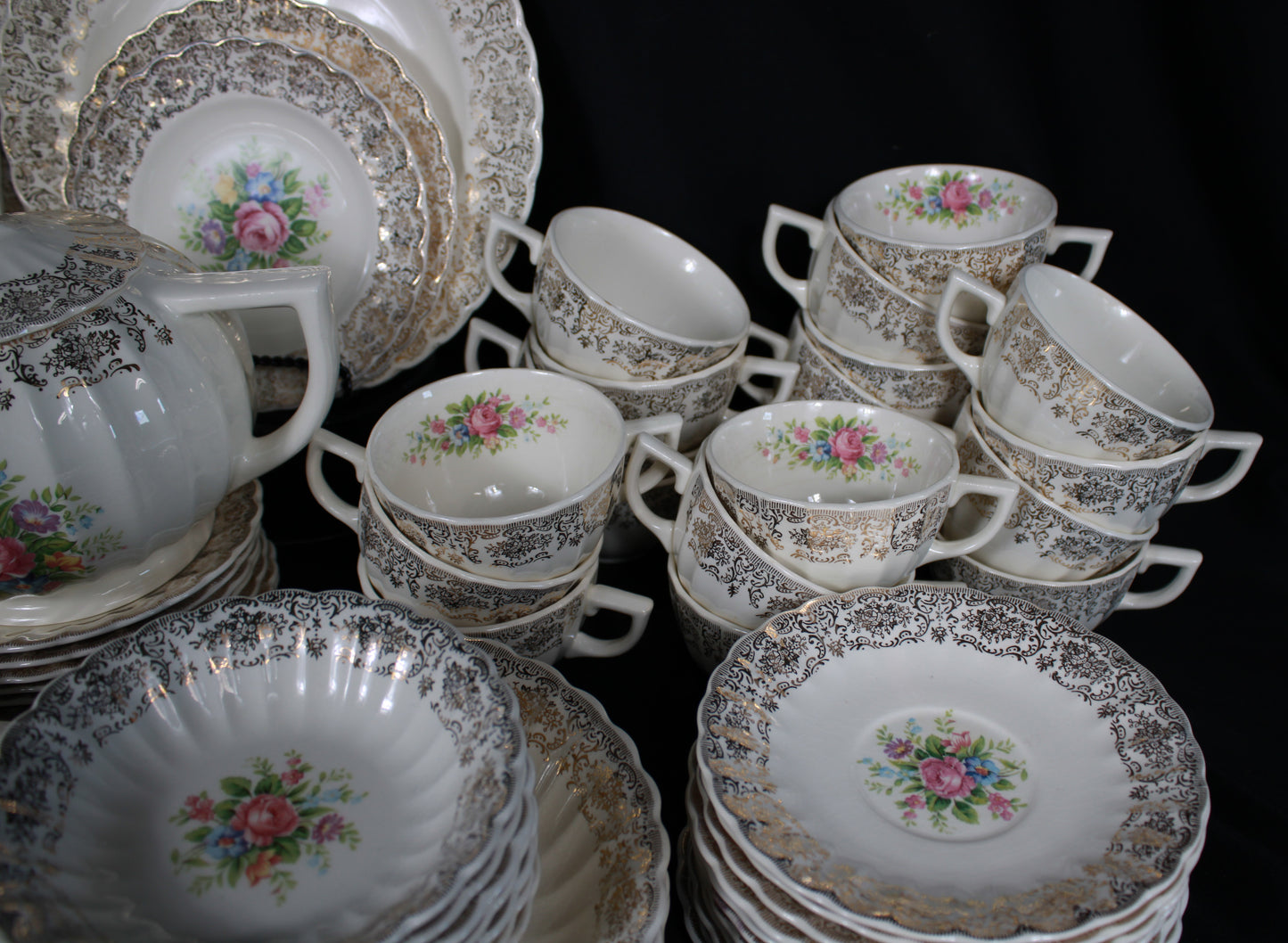 Limoges USA Rosalie Dinnerware Set - Warranted 22K Gold 126pcs
