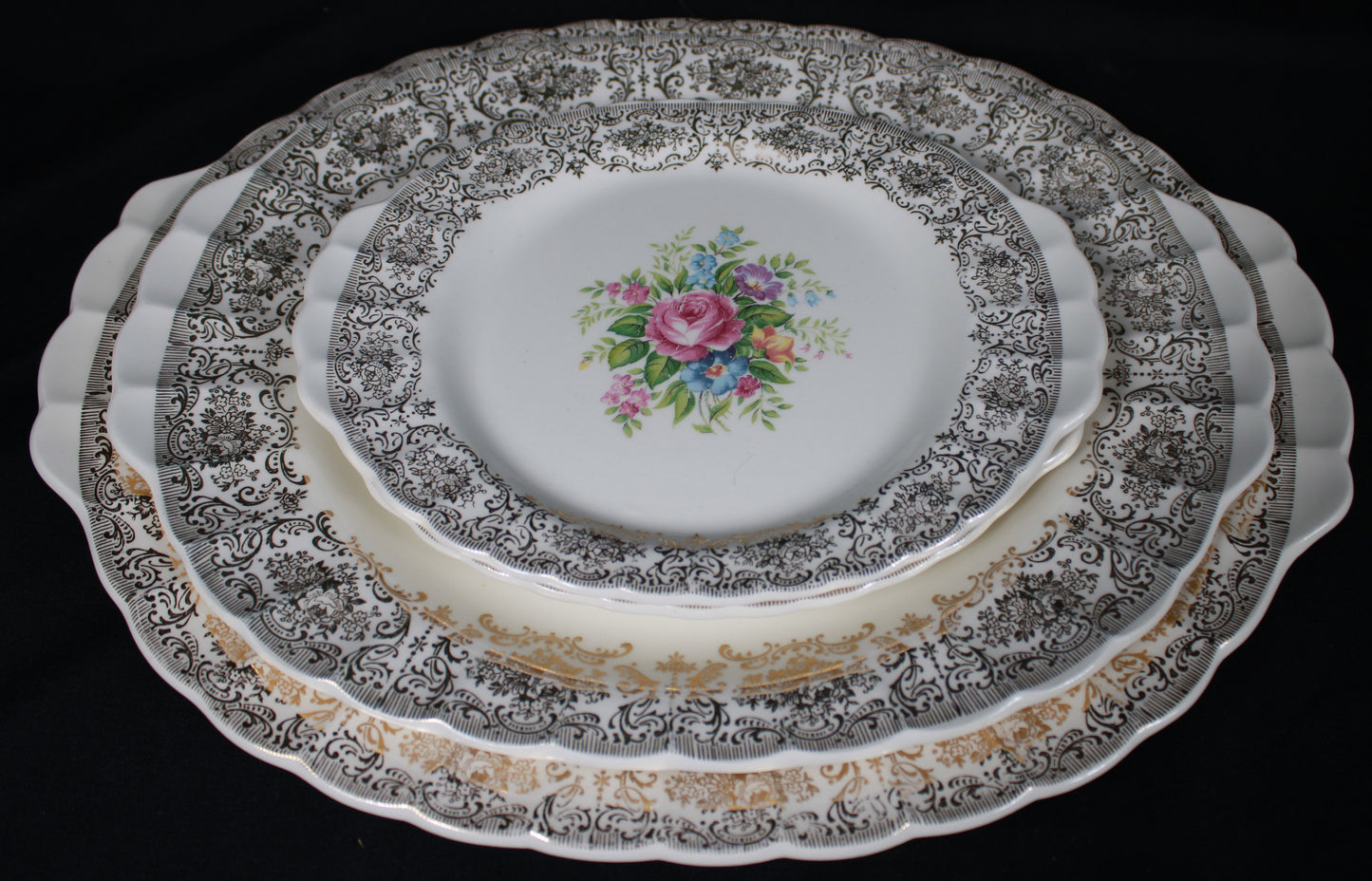 Limoges USA Rosalie Dinnerware Set - Warranted 22K Gold 126pcs