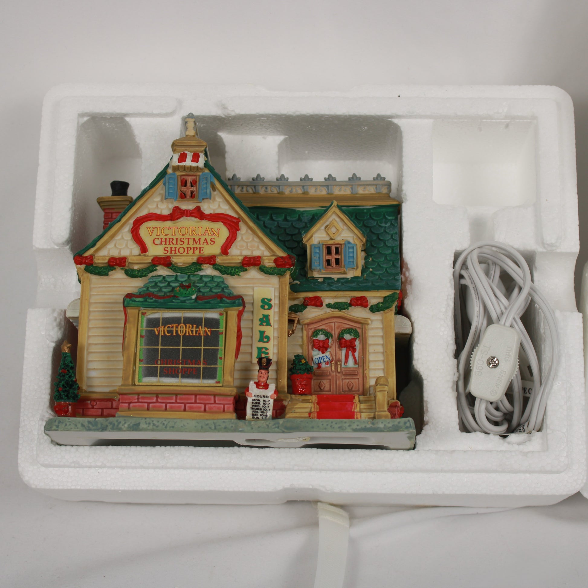 Lemax 2008 Caddington Village Victorian Christmas Shoppe Lighted Building