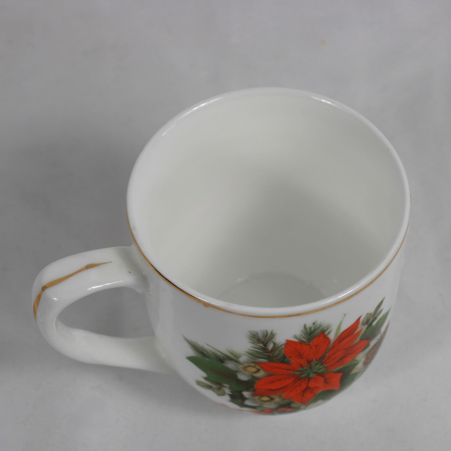 Sadler Windsor Fine Porcelain Poinsettia Christmas Mug with Lid