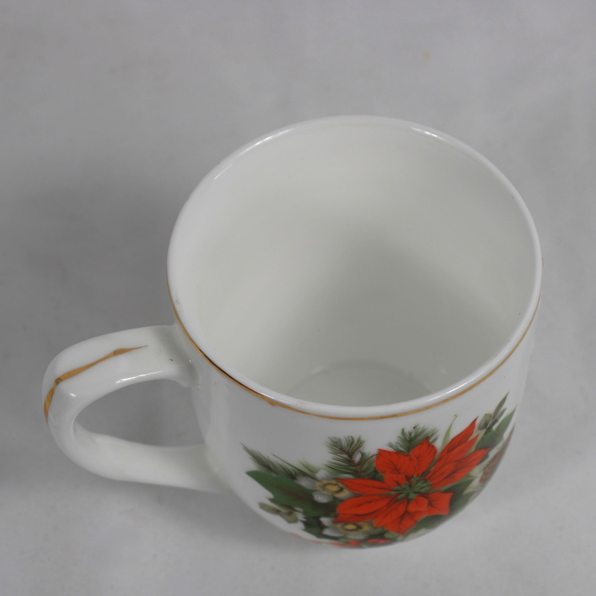 Sadler Windsor Fine Porcelain Poinsettia Christmas Mug with Lid